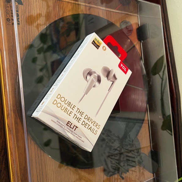 🎧 TCL ELIT 300 Wired In-Ear Headphones with Mic, Noise Isolating, Silver, NWT - Picture 8 of 9